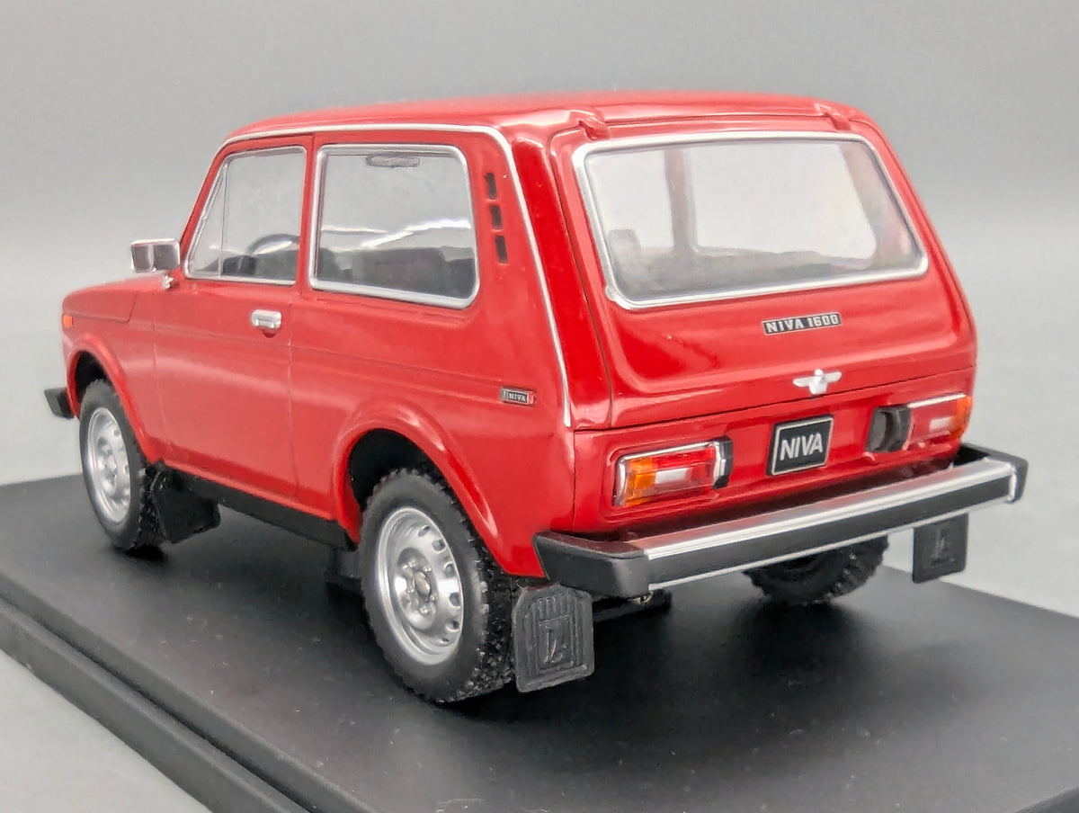 Modellautos 1:24 Whitebox WB 124133 Lada Niva 1600 Rot mit OVP