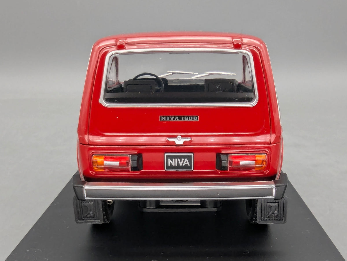 Modellautos 1:24 Whitebox WB 124133 Lada Niva 1600 Rot mit OVP
