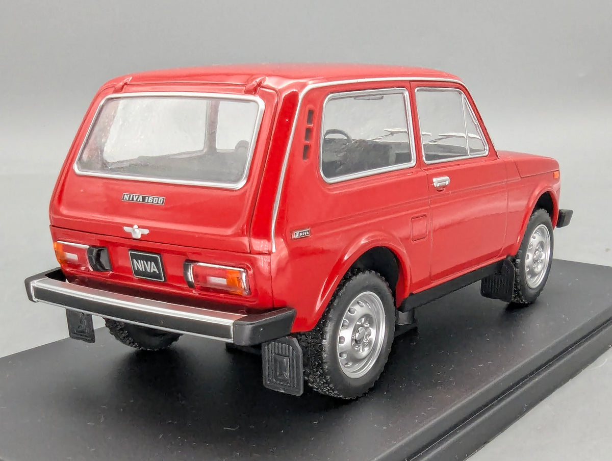 Modellautos 1:24 Whitebox WB 124133 Lada Niva 1600 Rot mit OVP