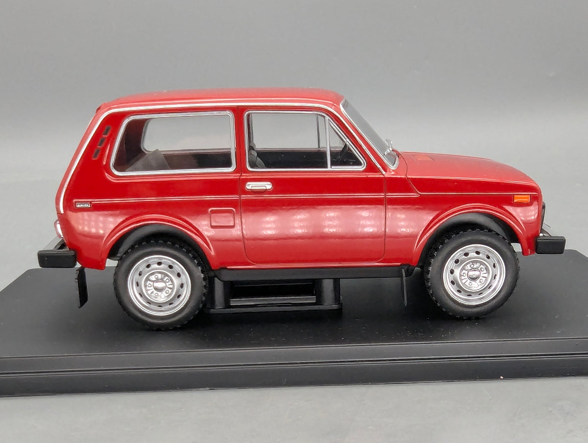 Modellautos 1:24 Whitebox WB 124133 Lada Niva 1600 Rot mit OVP