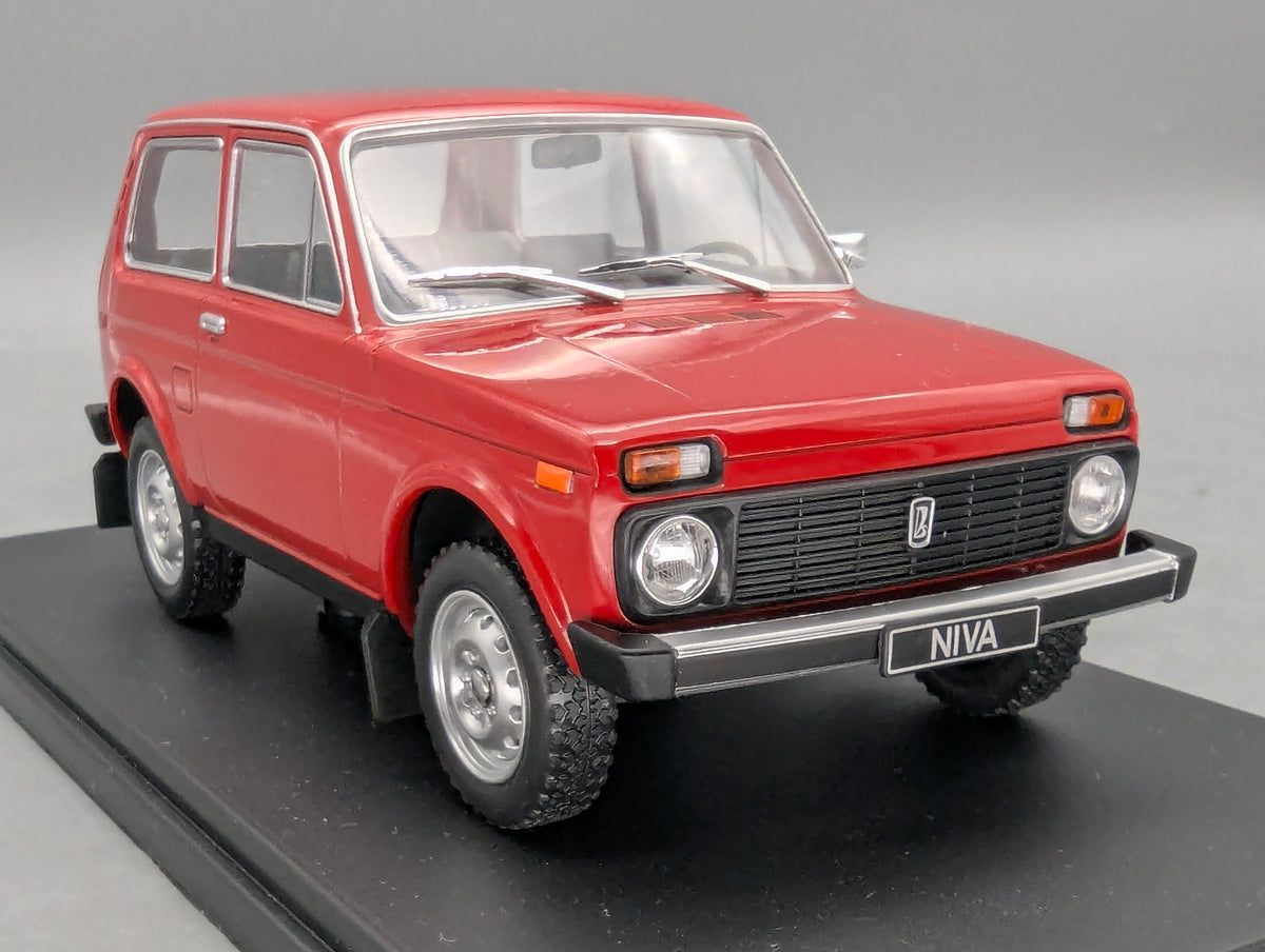 Modellautos 1:24 Whitebox WB 124133 Lada Niva 1600 Rot mit OVP