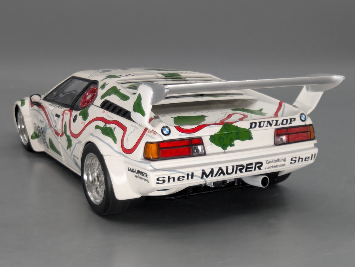 Modellautos 1:18 Minichamps BMW M1 1000km Nürbrg #201 Stuck & Piquet mit Vitrine