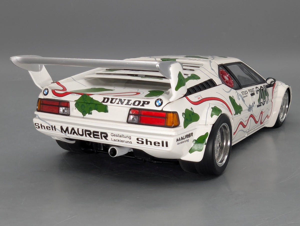 Modellautos 1:18 Minichamps BMW M1 1000km Nürbrg #201 Stuck & Piquet mit Vitrine