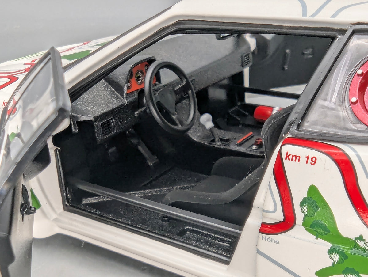 Modellautos 1:18 Minichamps BMW M1 1000km Nürbrg #201 Stuck & Piquet mit Vitrine