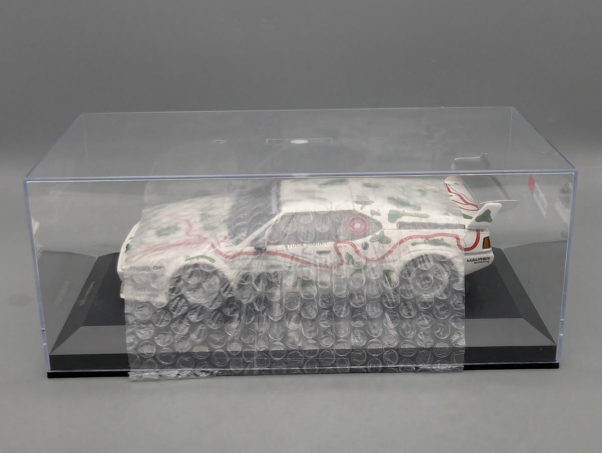Modellautos 1:18 Minichamps BMW M1 1000km Nürbrg #201 Stuck & Piquet mit Vitrine
