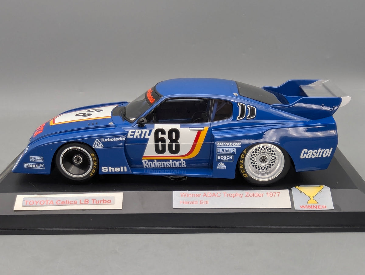 Modellautos 1:18 Spark Toyota Celica LB Turbo WINNER Zolder 1977 #68 mit Vitrine