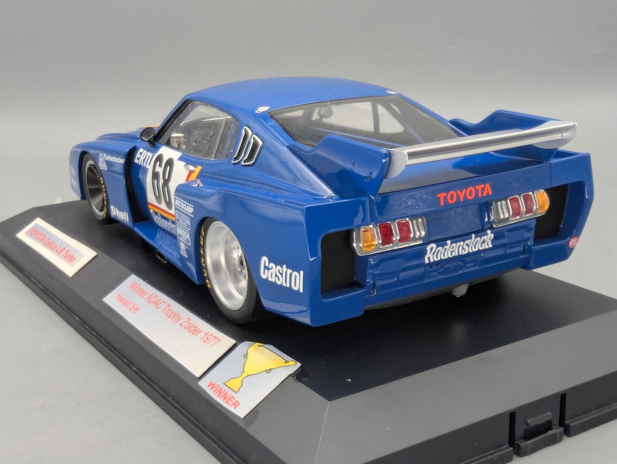 Modellautos 1:18 Spark Toyota Celica LB Turbo WINNER Zolder 1977 #68 mit Vitrine