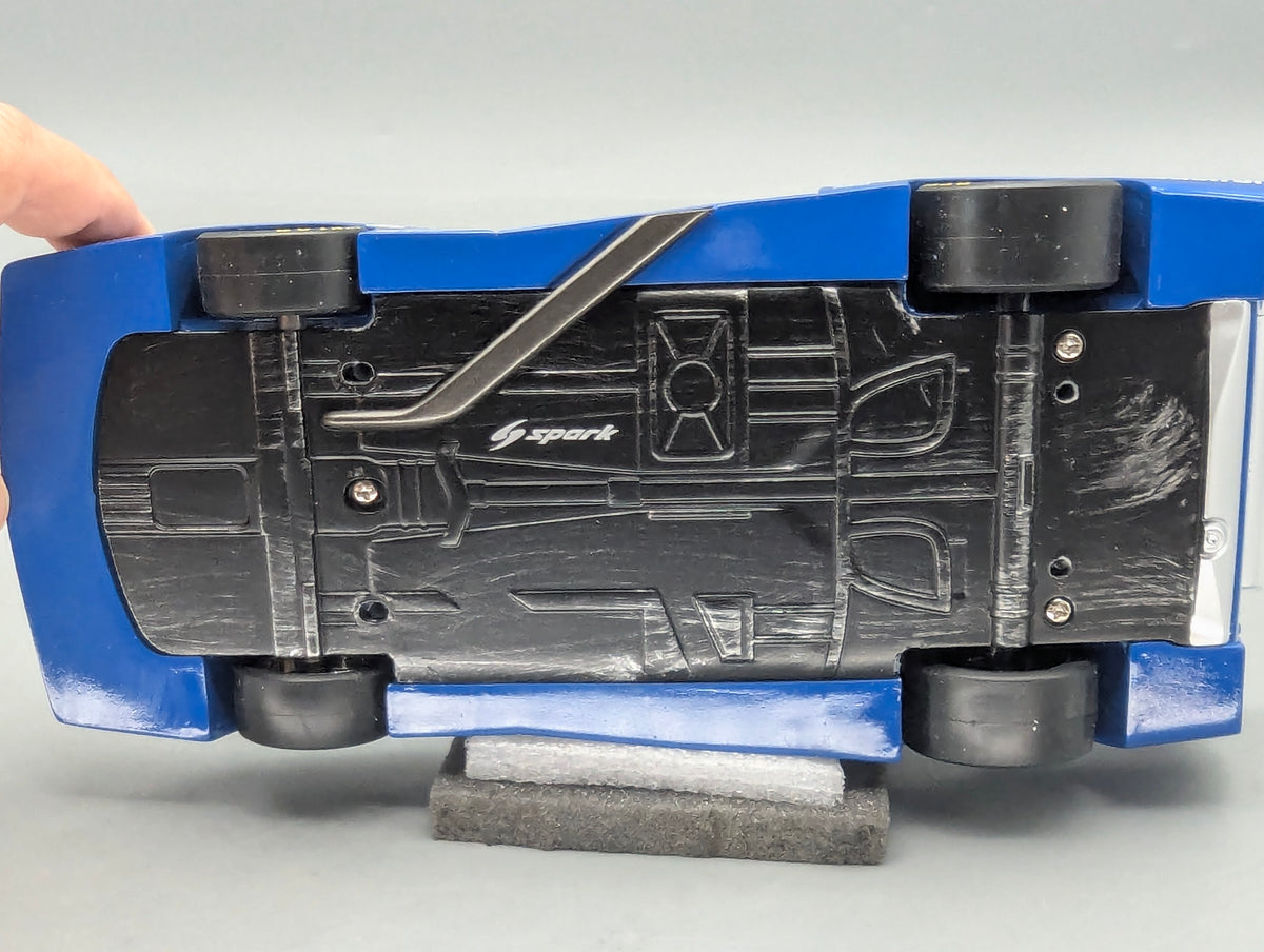 Modellautos 1:18 Spark Toyota Celica LB Turbo WINNER Zolder 1977 #68 mit Vitrine