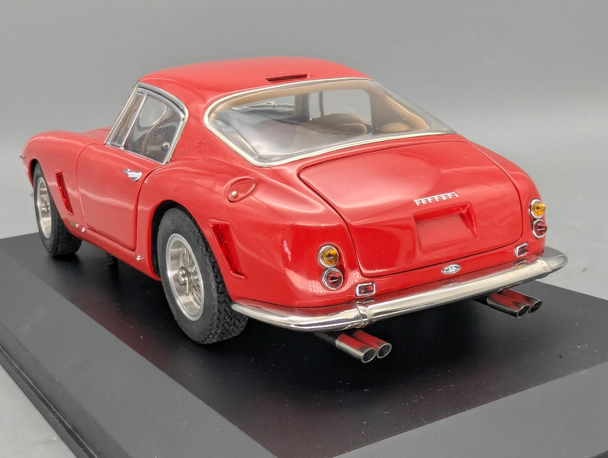 Modellautos 1:18 CMC Ferrari 250 GT Berlinetta Passo Corto SWB 1961 Vitrine