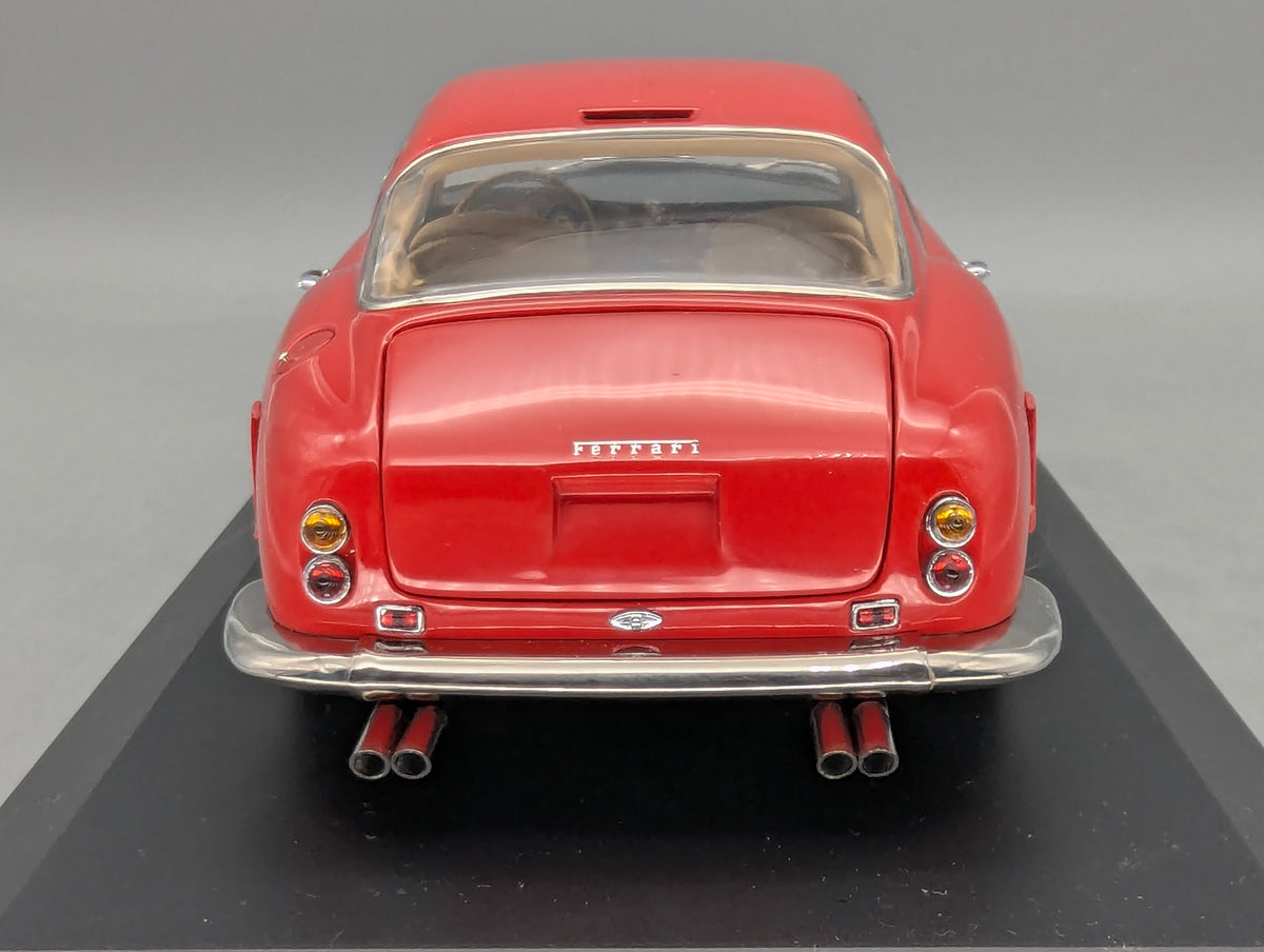 Modellautos 1:18 CMC Ferrari 250 GT Berlinetta Passo Corto SWB 1961 Vitrine