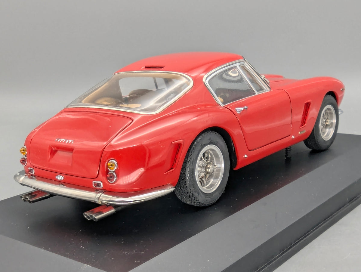 Modellautos 1:18 CMC Ferrari 250 GT Berlinetta Passo Corto SWB 1961 Vitrine