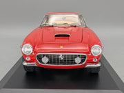 Modellautos 1:18 CMC Ferrari 250 GT Berlinetta Passo Corto SWB 1961 Vitrine