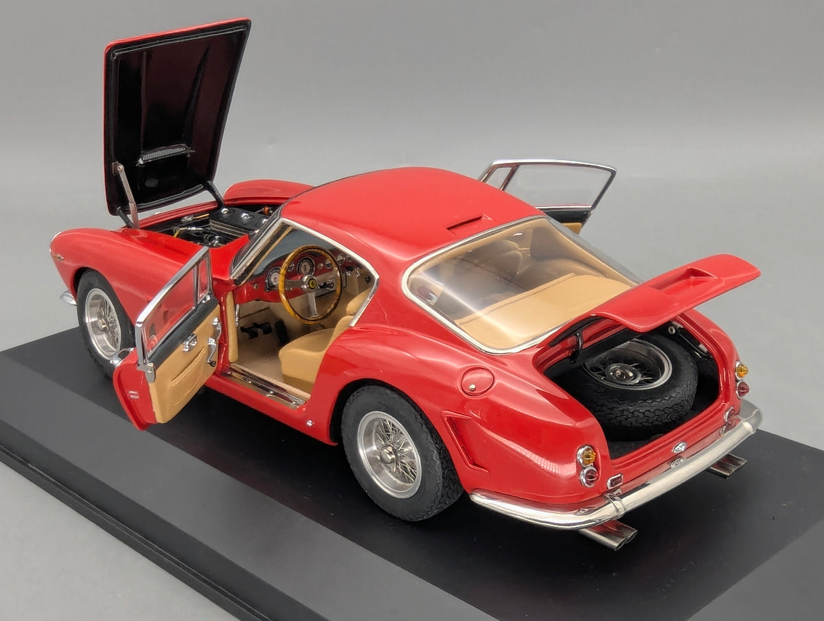 Modellautos 1:18 CMC Ferrari 250 GT Berlinetta Passo Corto SWB 1961 Vitrine