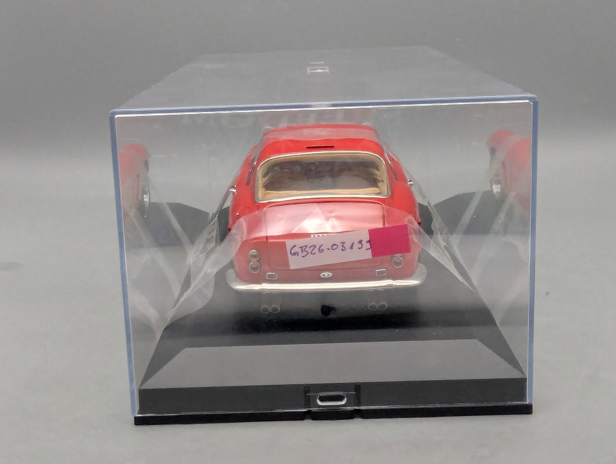 Modellautos 1:18 CMC Ferrari 250 GT Berlinetta Passo Corto SWB 1961 Vitrine