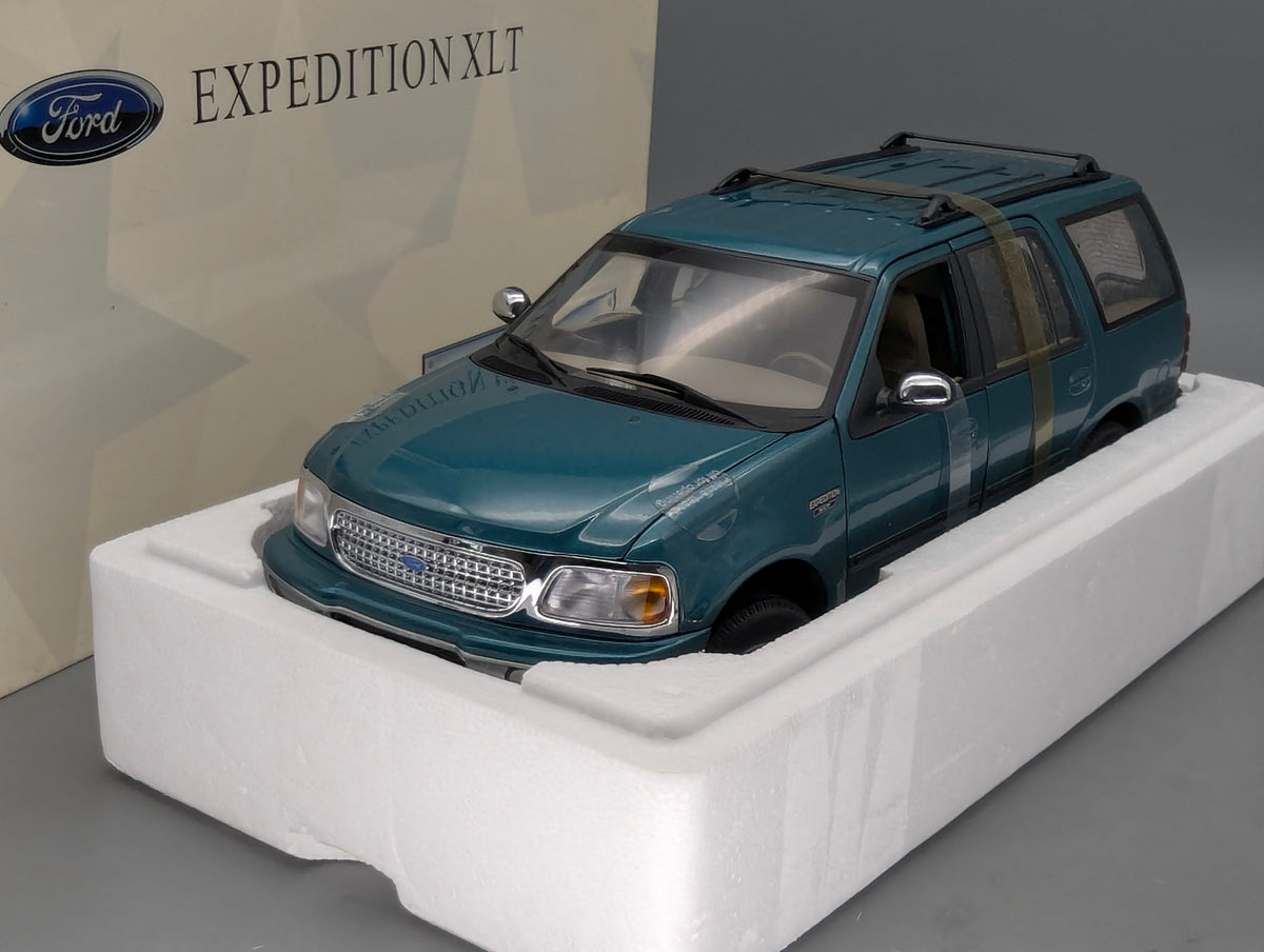 Modellautos 1:18 UT Models Ford Expedition Regular XLT Metallic Grün mit OVP