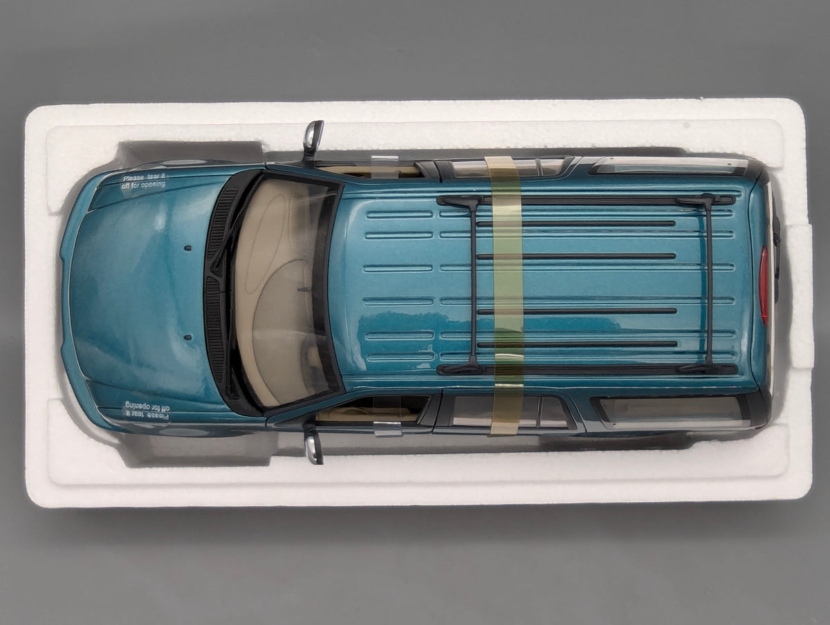 Modellautos 1:18 UT Models Ford Expedition Regular XLT Metallic Grün mit OVP
