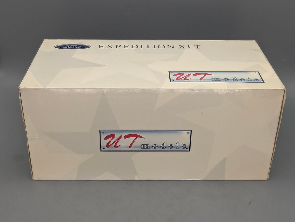 Modellautos 1:18 UT Models Ford Expedition Regular XLT Metallic Grün mit OVP