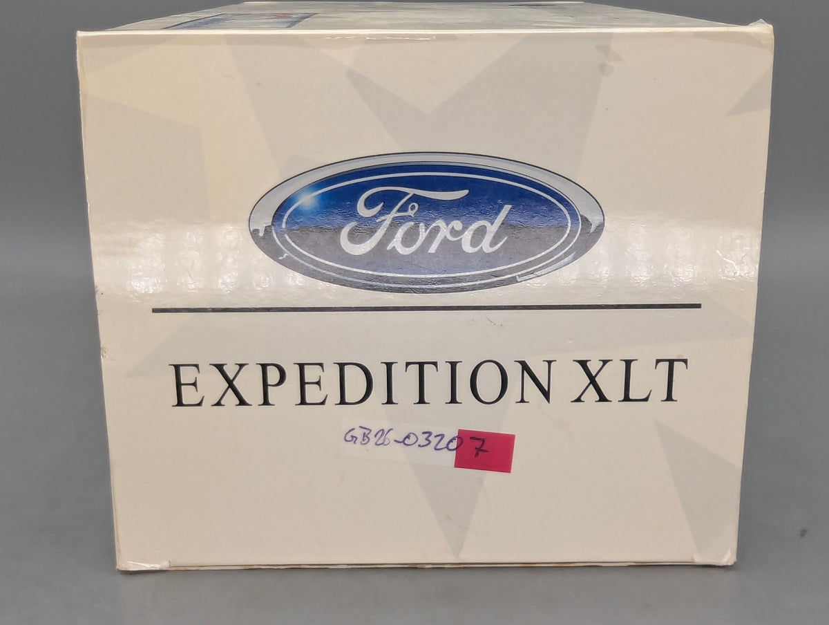 Modellautos 1:18 UT Models Ford Expedition Regular XLT Metallic Grün mit OVP