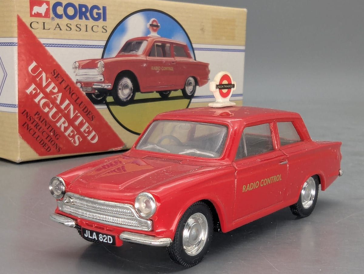 Modellautos 1:43 nicht 1:50 Corgi 98165 Ford Cortina mit 2 Figuren und mit OVP
