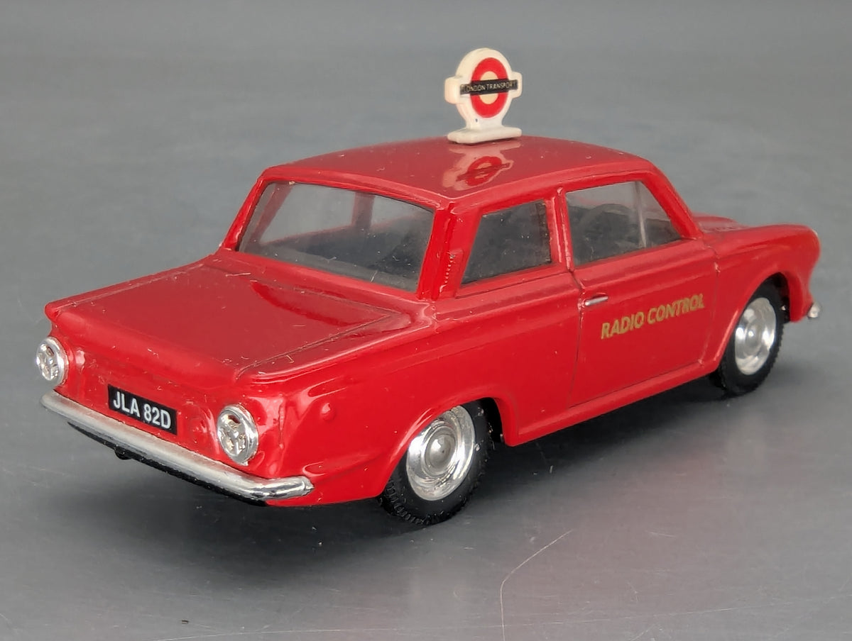 Modellautos 1:43 nicht 1:50 Corgi 98165 Ford Cortina mit 2 Figuren und mit OVP