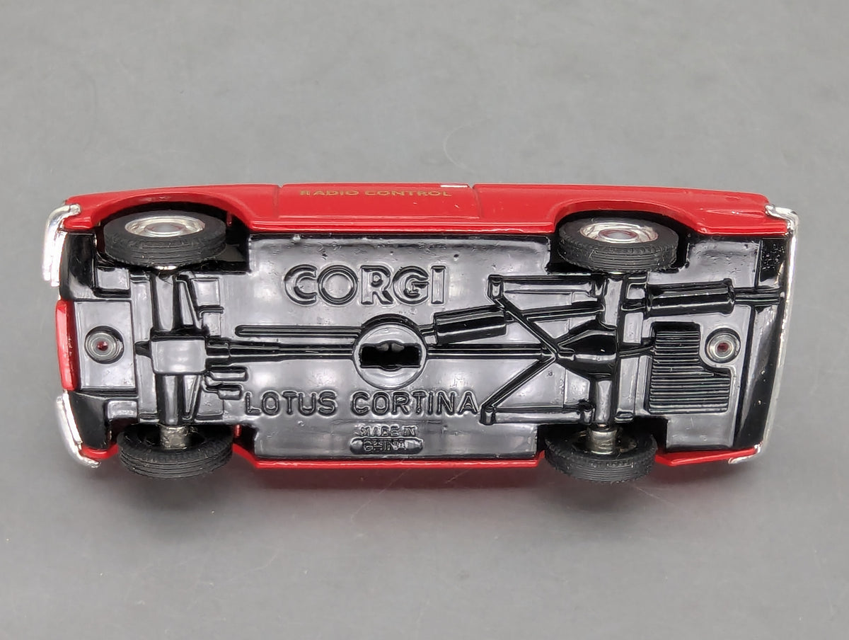 Modellautos 1:43 nicht 1:50 Corgi 98165 Ford Cortina mit 2 Figuren und mit OVP