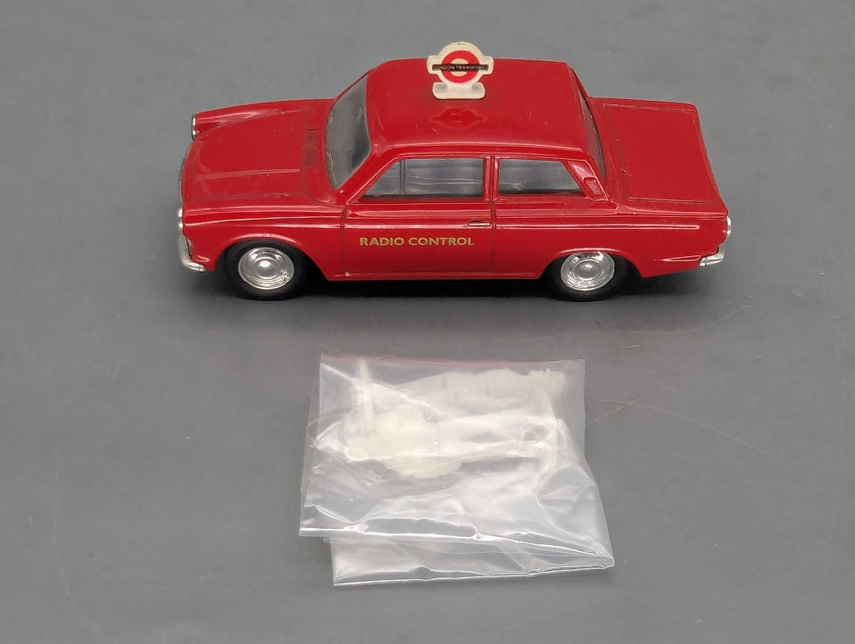 Modellautos 1:43 nicht 1:50 Corgi 98165 Ford Cortina mit 2 Figuren und mit OVP