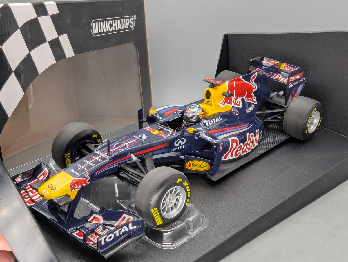 Modellautos 1:18 Minichamps Red Bull Racing Renault Showcar 2011 #1 S Vettel OVP