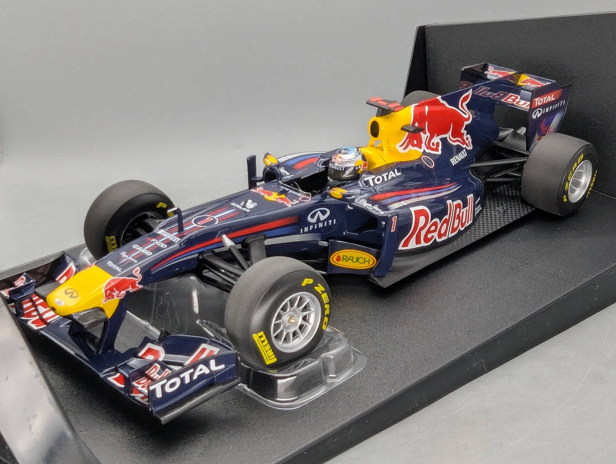 Modellautos 1:18 Minichamps Red Bull Racing Renault Showcar 2011 #1 S Vettel OVP