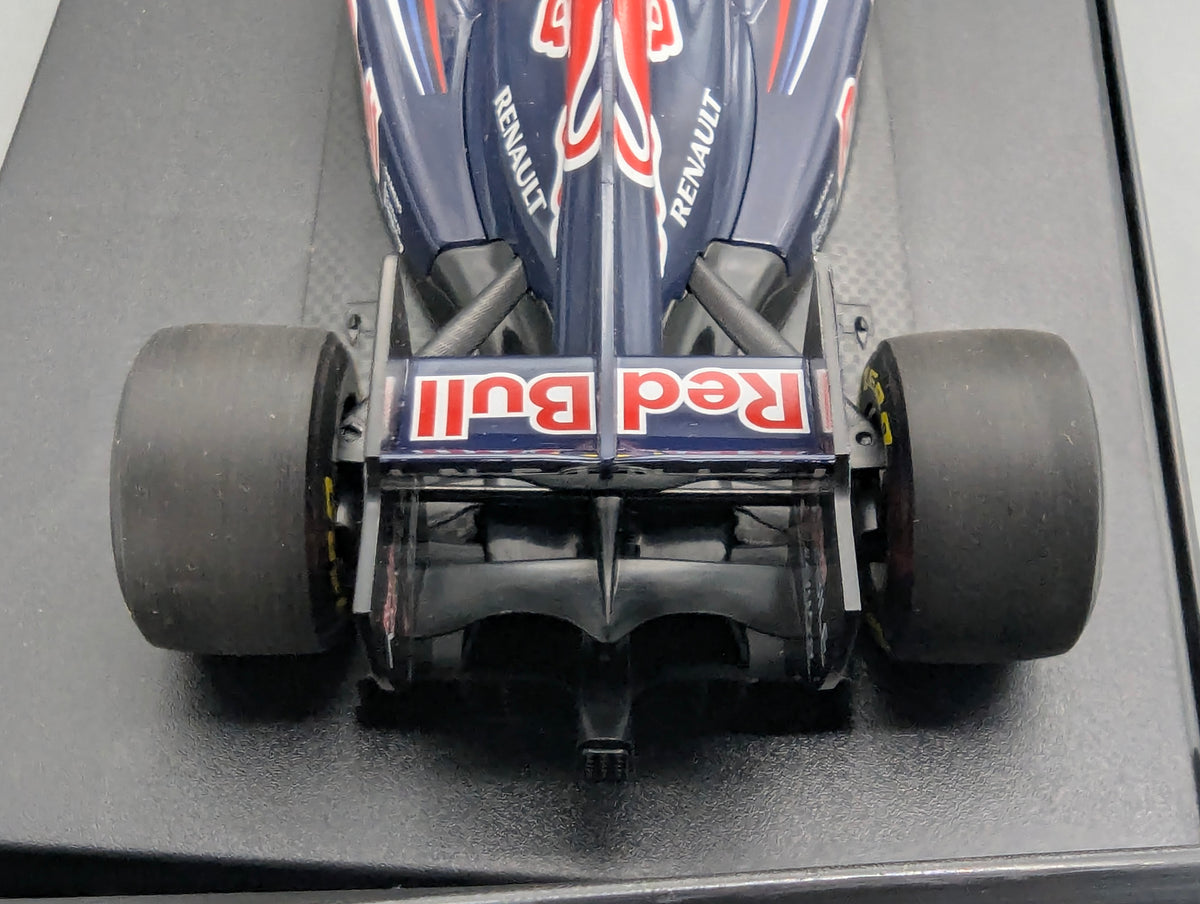 Modellautos 1:18 Minichamps Red Bull Racing Renault Showcar 2011 #1 S Vettel OVP