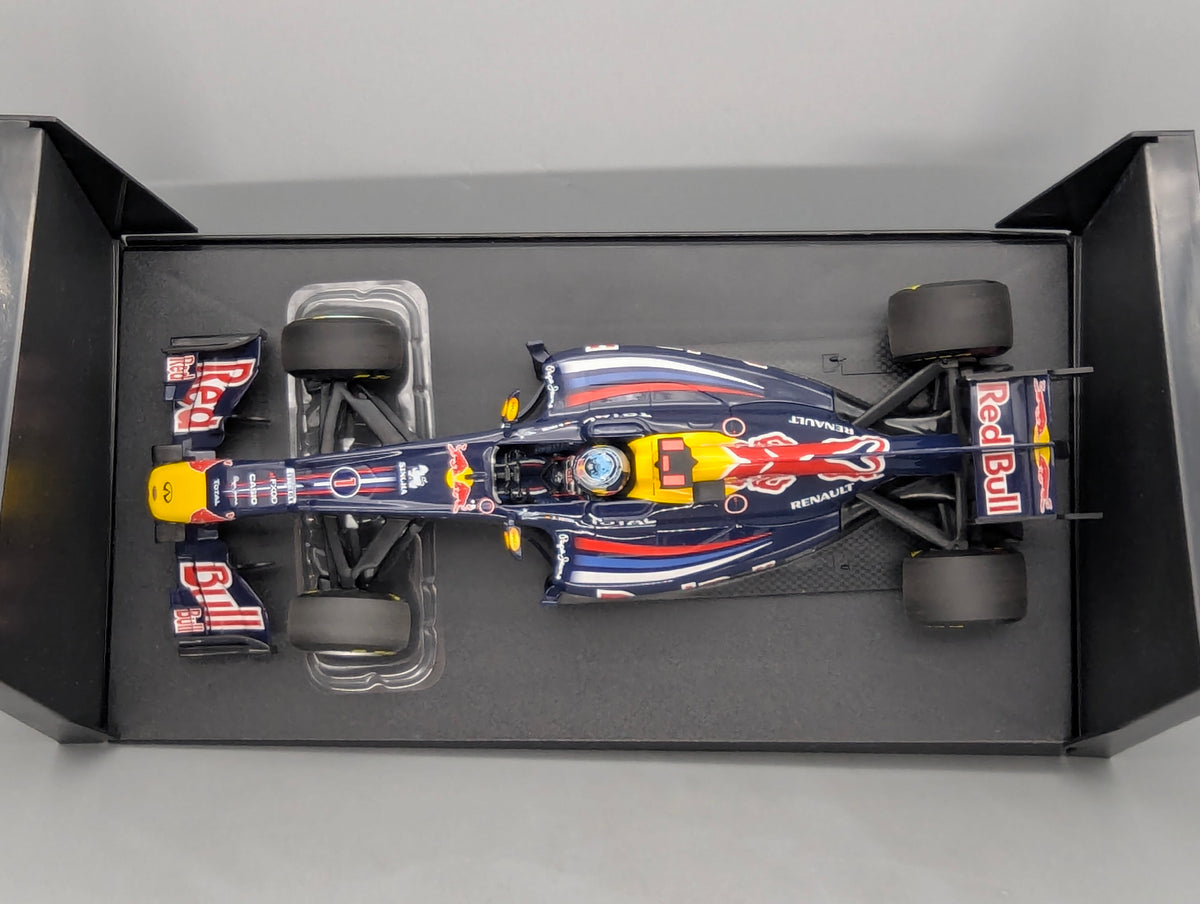 Modellautos 1:18 Minichamps Red Bull Racing Renault Showcar 2011 #1 S Vettel OVP