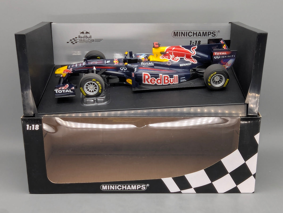 Modellautos 1:18 Minichamps Red Bull Racing Renault Showcar 2011 #1 S Vettel OVP