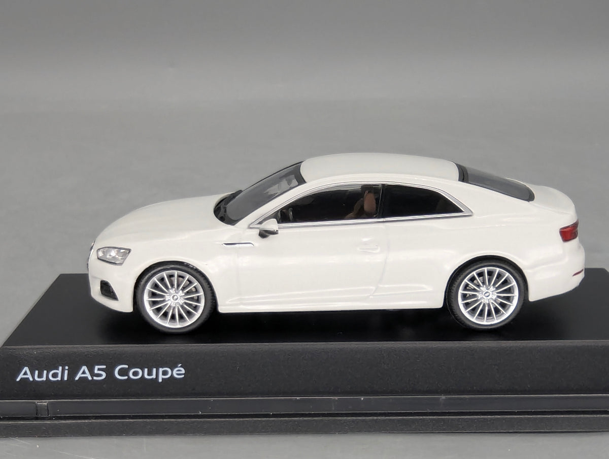 Modellautos 1:43 iScale Audi A5 Coupe Gletscherweiß mit Dealer OVP