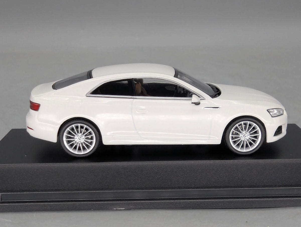 Modellautos 1:43 iScale Audi A5 Coupe Gletscherweiß mit Dealer OVP