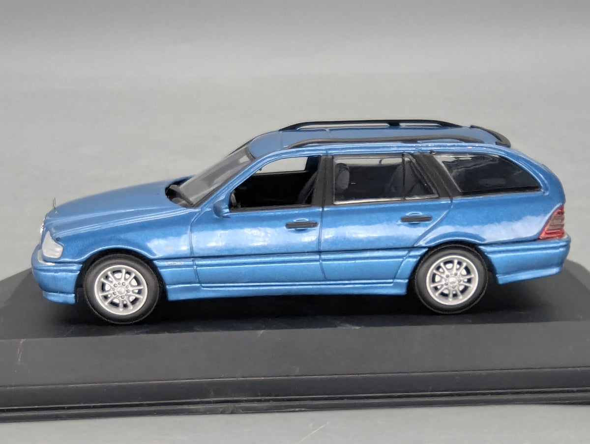 Modellautos 1:43 Minichamps Mercedes-Benz C-Klasse T-Modell C240 mit Dealer OVP