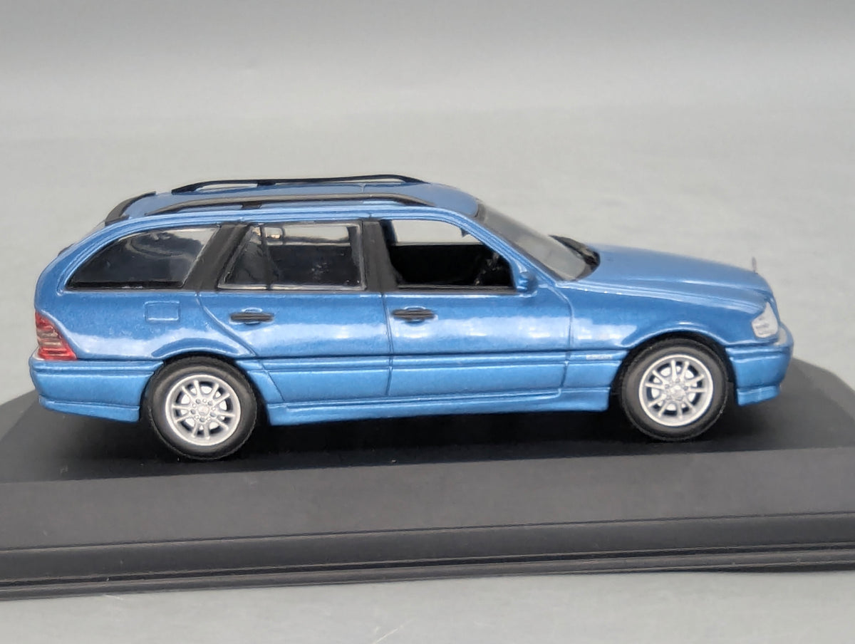 Modellautos 1:43 Minichamps Mercedes-Benz C-Klasse T-Modell C240 mit Dealer OVP