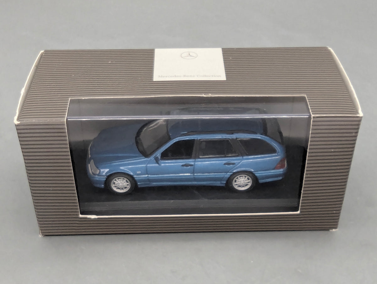 Modellautos 1:43 Minichamps Mercedes-Benz C-Klasse T-Modell C240 mit Dealer OVP