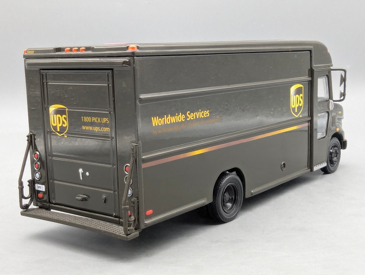 Modellautos 1:25 nicht 1:24 Revell UPS Delivery Van Lieferwagen Paketdienst