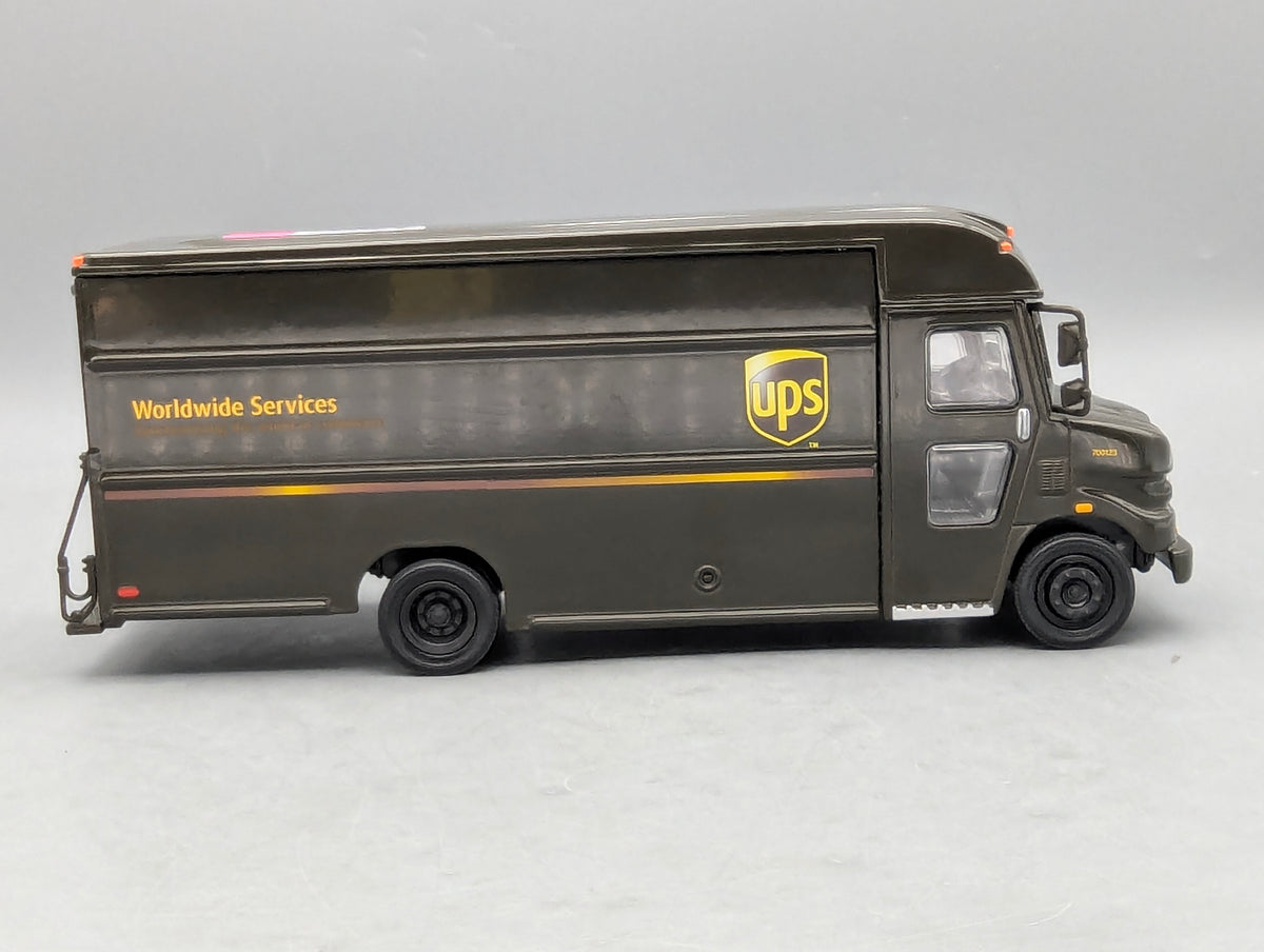 Modellautos 1:25 nicht 1:24 Revell UPS Delivery Van Lieferwagen Paketdienst
