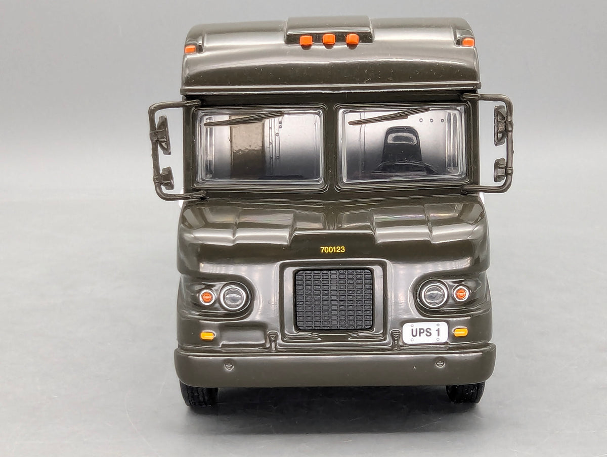 Modellautos 1:25 nicht 1:24 Revell UPS Delivery Van Lieferwagen Paketdienst