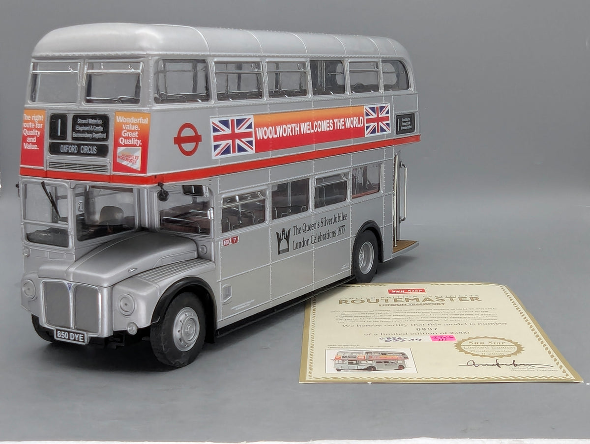 Bus Modell 1:24 Sunstar London Doppeldecker Bus Routemaster SRM 25-850 DYE