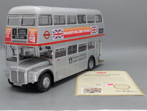 Bus Modell 1:24 Sunstar London Doppeldecker Bus Routemaster SRM 25-850 DYE