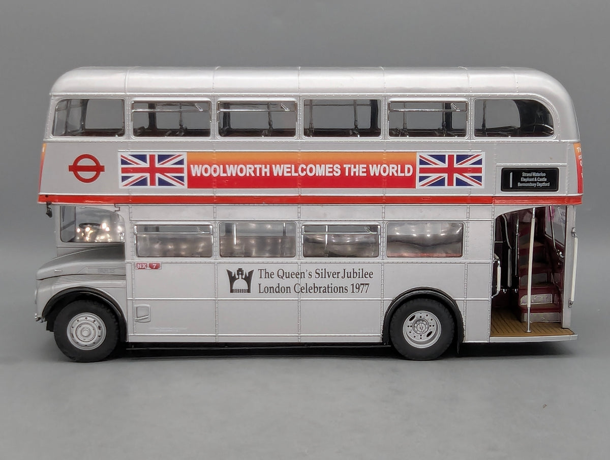 Bus Modell 1:24 Sunstar London Doppeldecker Bus Routemaster SRM 25-850 DYE