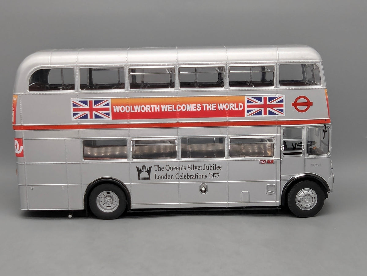 Bus Modell 1:24 Sunstar London Doppeldecker Bus Routemaster SRM 25-850 DYE