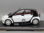Modellautos 1:18 Kyosho Smart Forfour Ice White mit Dealer OVP