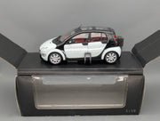 Modellautos 1:18 Kyosho Smart Forfour Ice White mit Dealer OVP