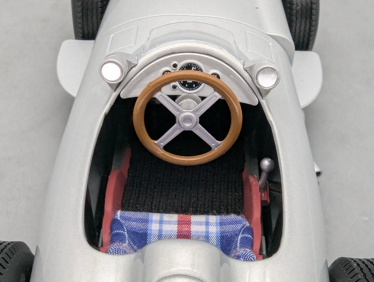 Modellautos 1:18 Werk83 Mercedes-Benz W196 Formula 1 1955 Silber mit OVP