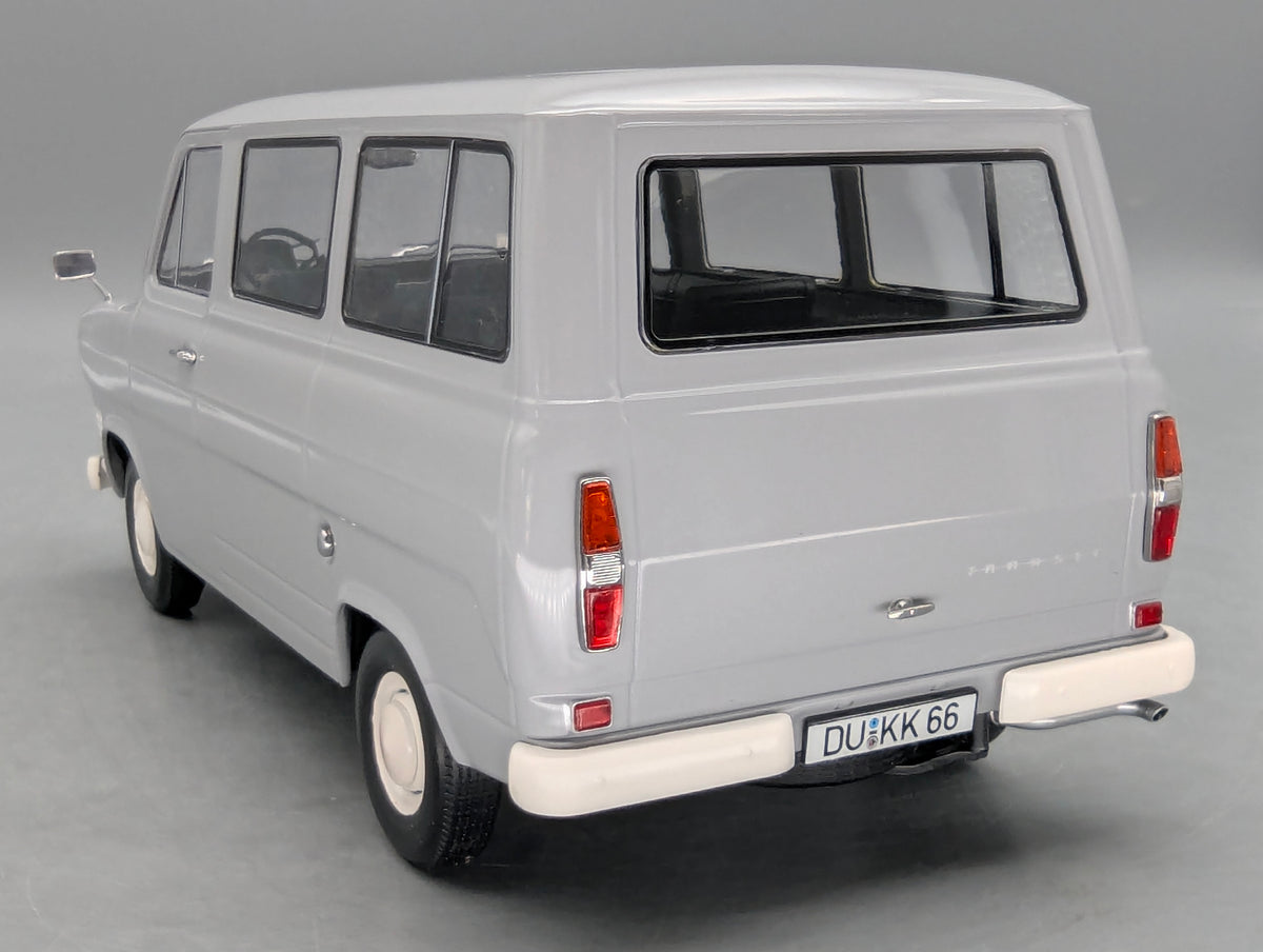 Modellautos 1:18 KK-Scale Ford Transit Bus 1965 Grau mit OVP