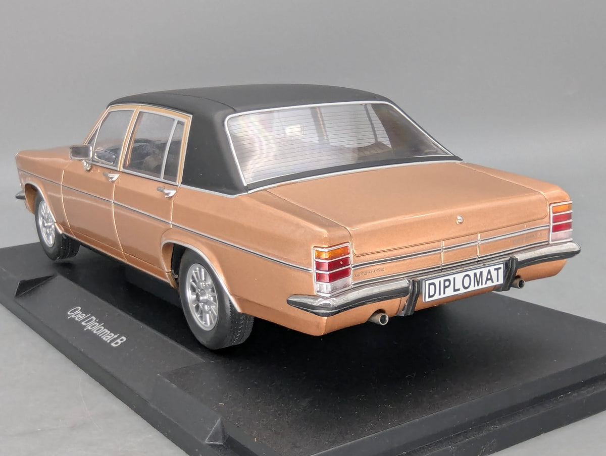 Modellautos 1:18 MCG Modelcar Group 18335 Opel Diplomat B Beige Metallic mit OVP