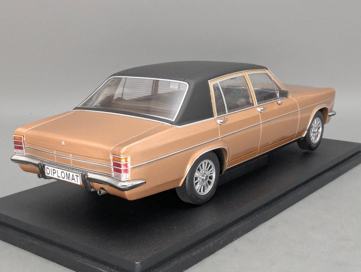 Modellautos 1:18 MCG Modelcar Group 18335 Opel Diplomat B Beige Metallic mit OVP