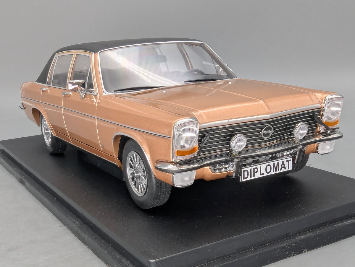 Modellautos 1:18 MCG Modelcar Group 18335 Opel Diplomat B Beige Metallic mit OVP